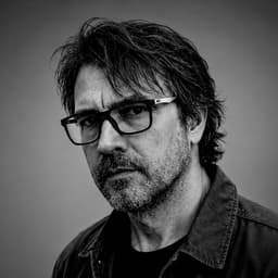 Portrait en noir et blanc de Romain Ecarnot